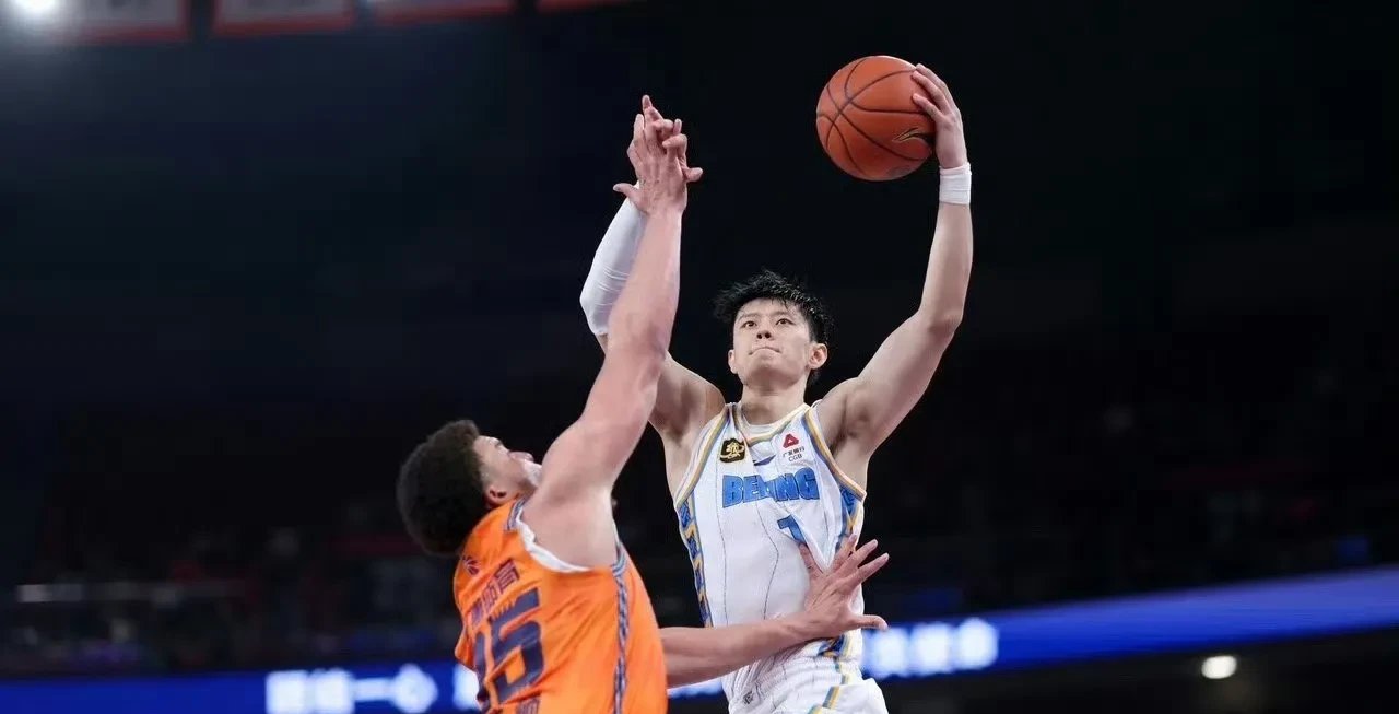 关于上海海港发布备战花絮，今夜战术微调，CBA季后赛任务艰巨，球队文化再被提及的信息