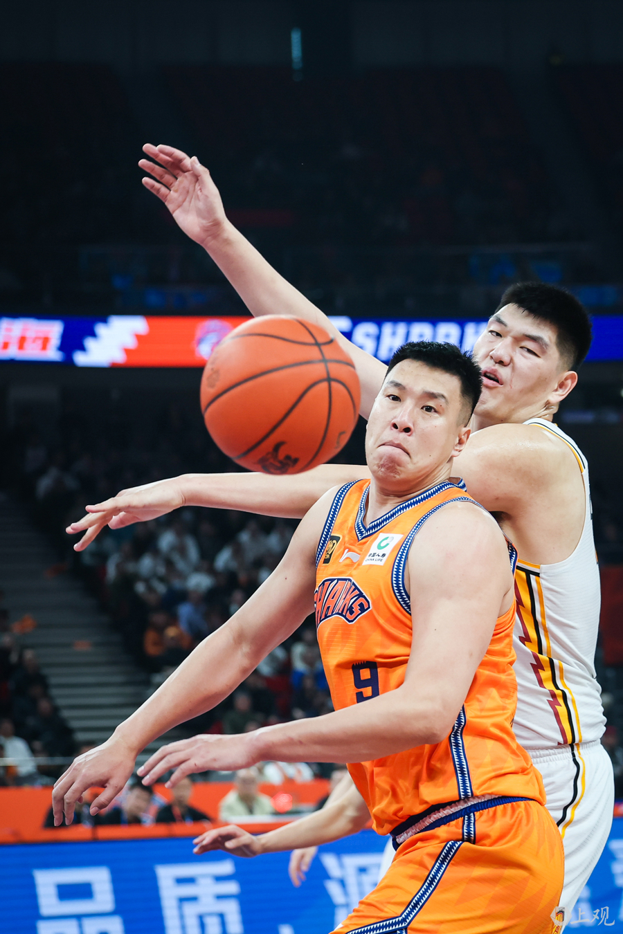 清晨体能课后,上海申花临场应变备战CBA季后赛,更衣室稳定,高层口径保持一致的简单介绍 清晨体能课后,上海申花临场应变备战CBA季后赛,更衣室稳定,高层口径保持一致的简单介绍