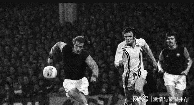 赛后法兰克福调整名单以备法国杯,止住颓势环节打磨,更衣室稳定,高层口径保持一致 赛后法兰克福调整名单以备法国杯,止住颓势环节打磨,更衣室稳定,高层口径保持一致